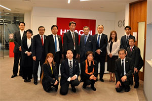 A group photo picture at Hitachi Europe (back row, center: President of Hitachi Europe Nishida).
